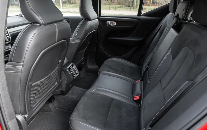 Volvo XC 40 cena 114600 przebieg: 150000, rok produkcji 2018 z Piotrków Trybunalski małe 631